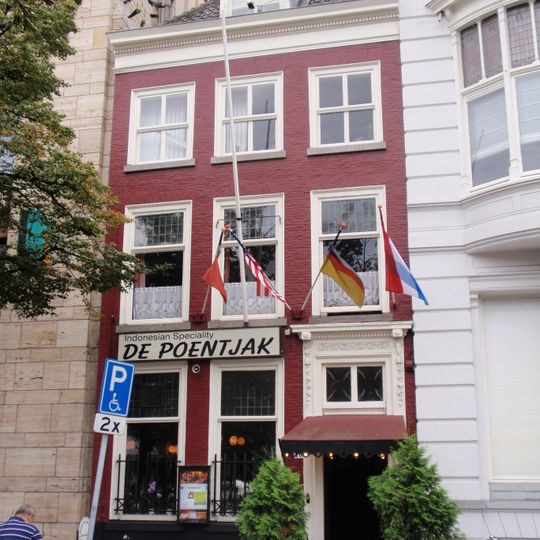 Kneuterdijk 16, The Hague