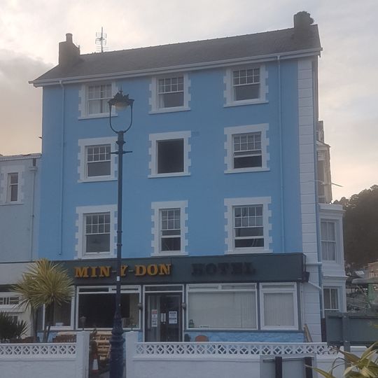 Min Y Don Hotel