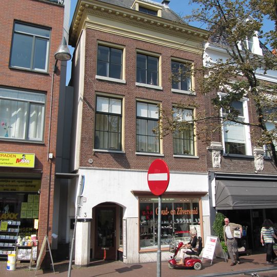 Winkelwoonhuis bestaande uit twee bouwvolumes