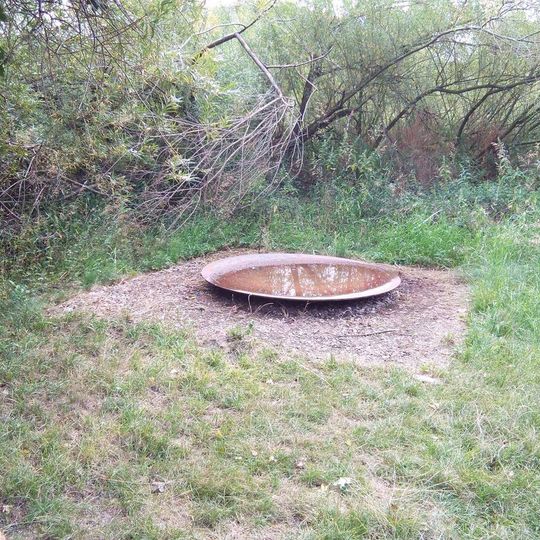 Kovová plastika u cesty z Bílky na Milešovku