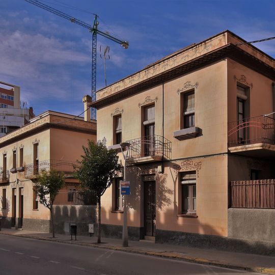 Conjunt d'habitatges de Josefa Serra de Molins al carrer Joan Batllori