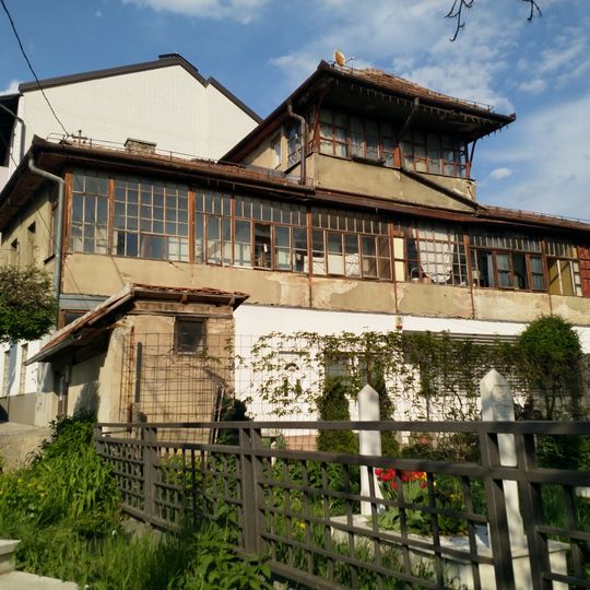 Višnjik 16 traditional house
