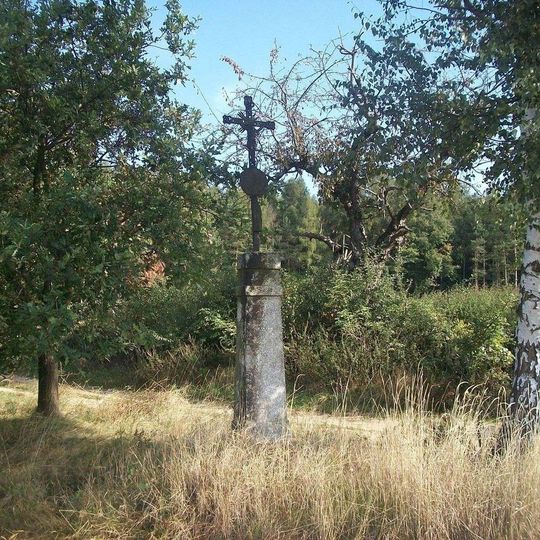 Kříž nad Bozdíší u rozcestí
