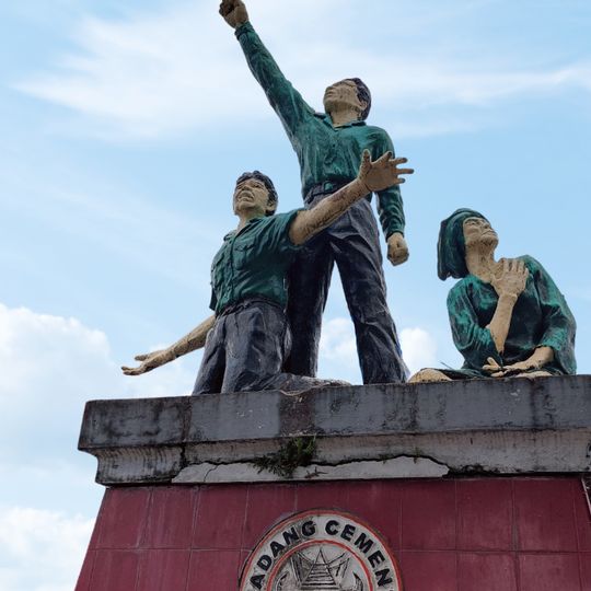 Monumen Penyerangan Pasar Bandar Buat