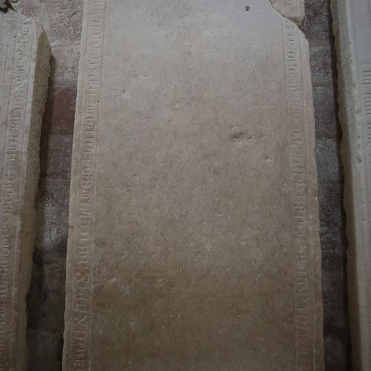Dalle funéraire de Perrin de Reugney à Saint-Seine-l'Abbaye