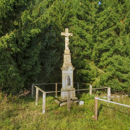 Kříž severně od Crhova na okraji lesa