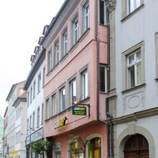 Wohn- und Geschäftshaus