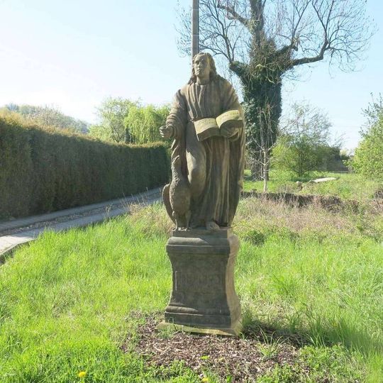 Socha svatého Jana Evangelisty u kaple v Křešicích u Děčína