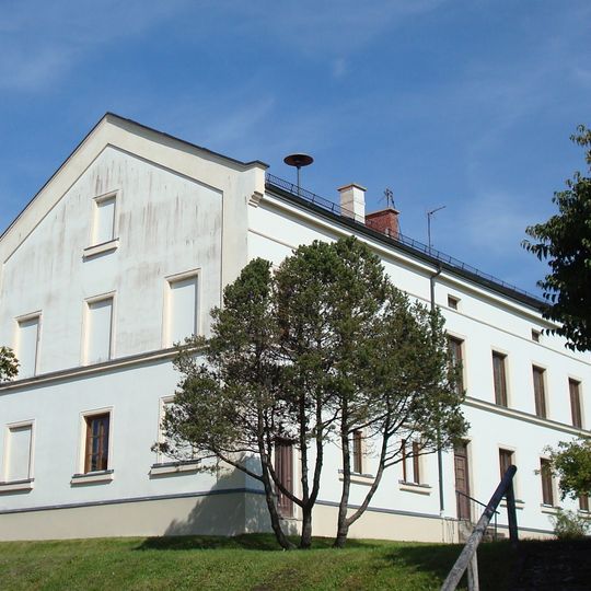 Schulhaus und ehemaliges Gemeindehaus