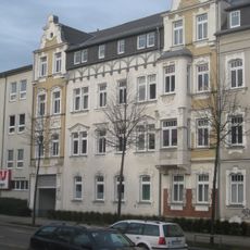 Mietshaus in halboffener Bebauung Neefestraße 74