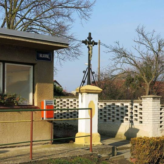 Kříž na Hlavní ulici v Klenči