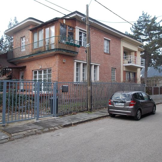 Wohnhaus in der Napraforgó-Straße 14