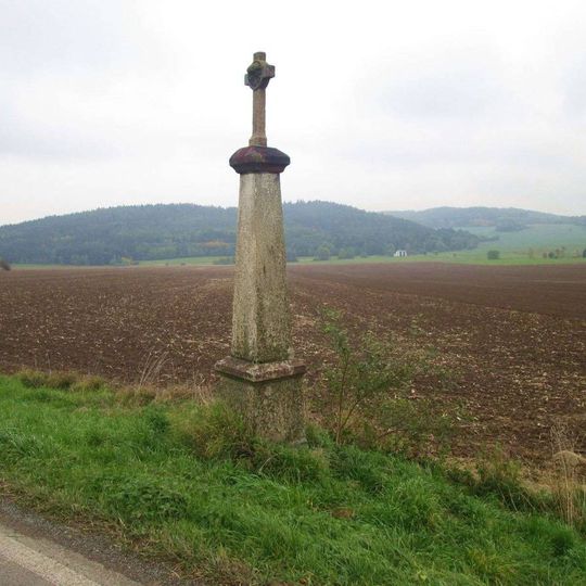 Kříž severně od Kolovče u silnice