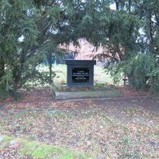 Pomník u obecního úřadu v Libouchci