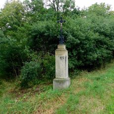 Kříž východně od Stvolen ve svahu