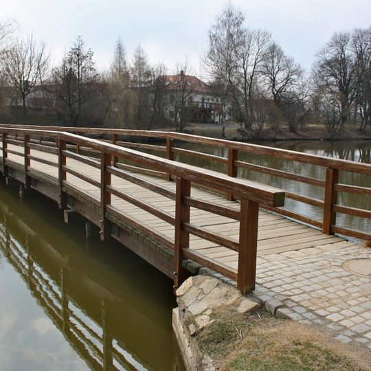 Footbridge over Ulický rybník in Telč