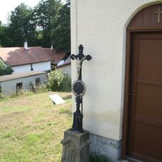Kříž u kaple v Lískovicích