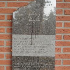 Plaquette op de gevel van de voormalige synagoge