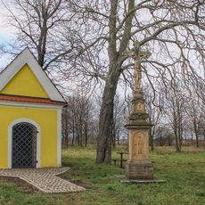 Kříž na okraji Štarnova u kapličky