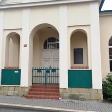 Pamětní deska sokolům padlým v 1. světové válce na sokolovně v Kosmonosích