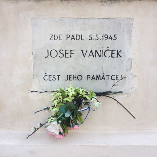 Pamětní deska Josefa Vaníčka v Jeseniově ulici na Žižkově