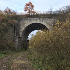 Železniční most přes Podhrázský potok a cestu u Zdemyslic
