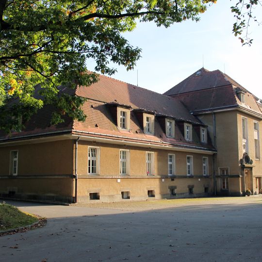 Building B5: Clinic building in the style of reform architecture Hufelandstraße 15
