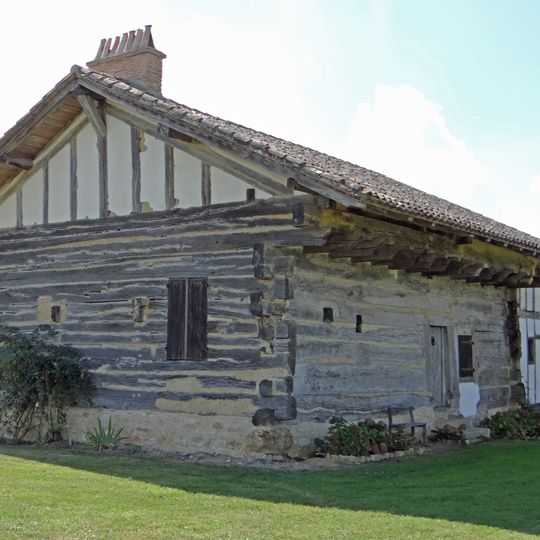 Maison à empilage de poutres de Peyregras