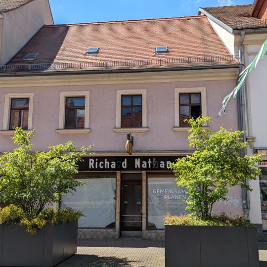 Wohnhaus in geschlossener Bebauung Hauptstraße 33