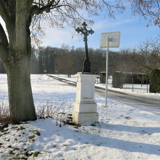 Kříž na jižním rozcestí v Strašnově