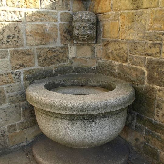 Drobná kašna na Špilberku v Brně