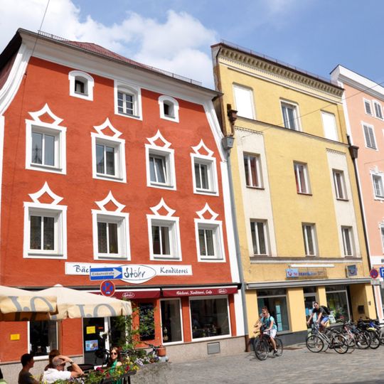 Wohn- und Geschäftshaus