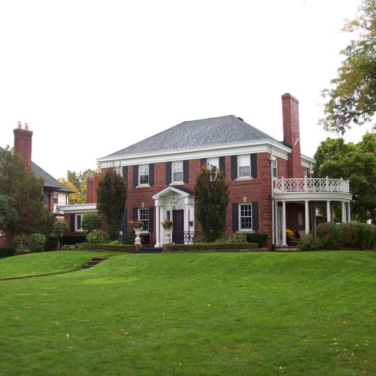 5325 Riverside Drive East