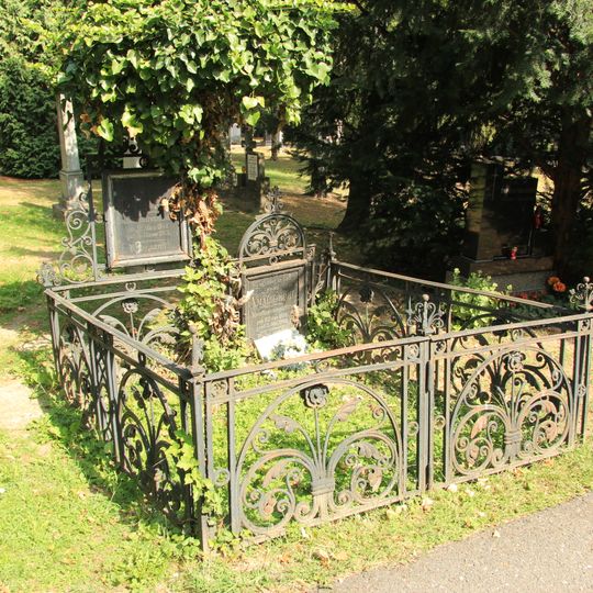 Ondrejský cintorín, náhrobok s mrežou