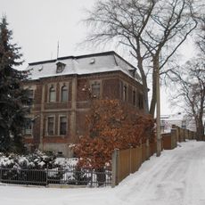 Wohnhaus, Seitengebäude und Einfriedung einer ehemaligen Försterei Försterweg 1