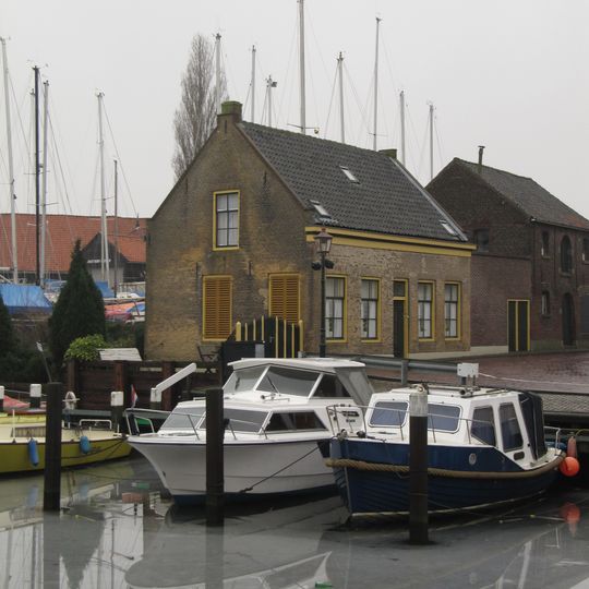 Spuistraat 1, Middelharnis