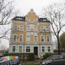 Mietshaus in offener Bebauung Solbrigstraße 15