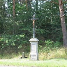 Kříž u silnice 13 na jihovýchodním okraji Svoru