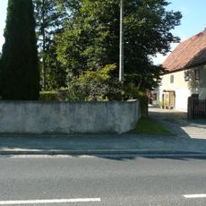 Hofmauer eines Bauernhofs Hauptstraße 24