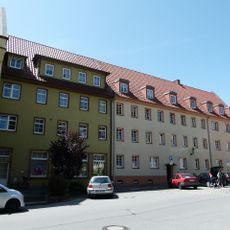 Wohnhaus in geschlossener Bebauung, Ecklage zu Fabrikgasse Bahnhofstraße 14
