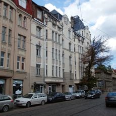 Īres nams ar veikalu