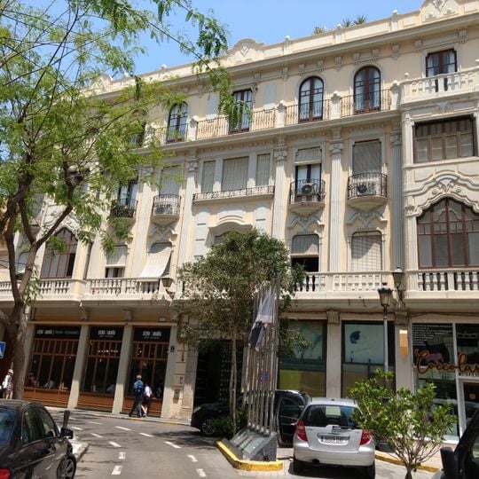 Edificio en Plaza Flores, nº 1