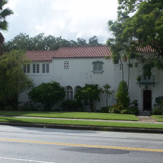 House at 116 West Davis Boulevard