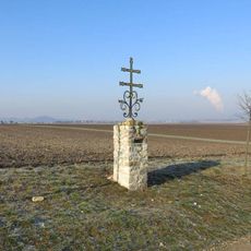 Kříž u polní cesty západně od Slavětína