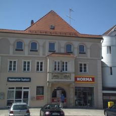 Wohn- und Geschäftshaus