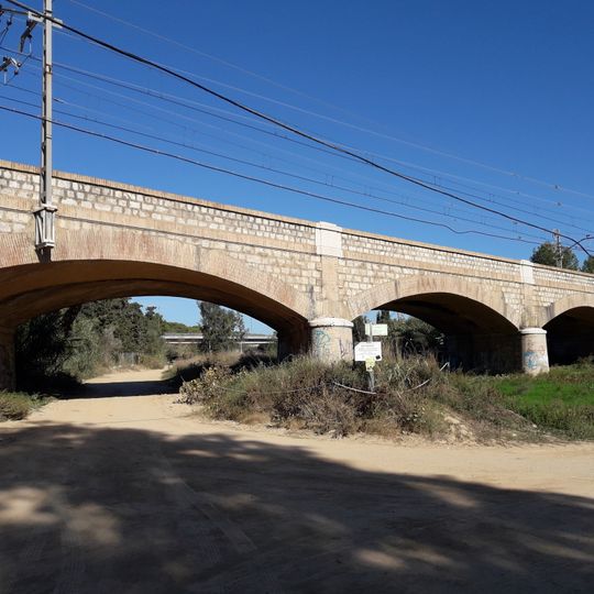 Pont del tren sobre la riera de Ribes