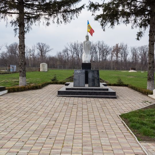 World War II memorial in Răuțel, Fălești