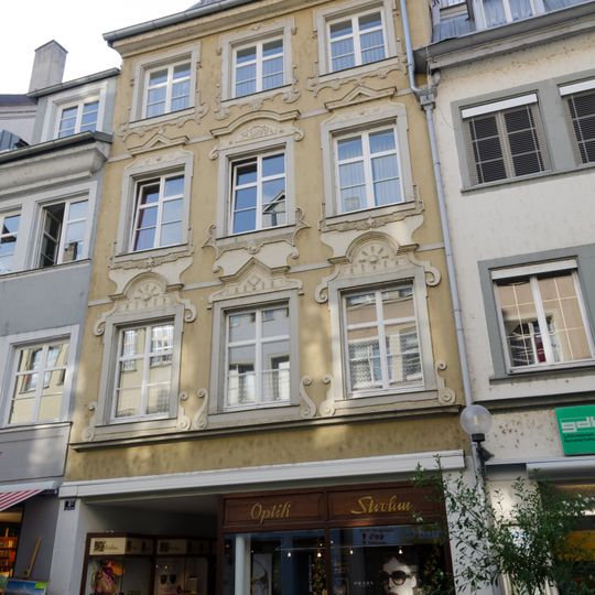 Wohn- und Geschäftshaus