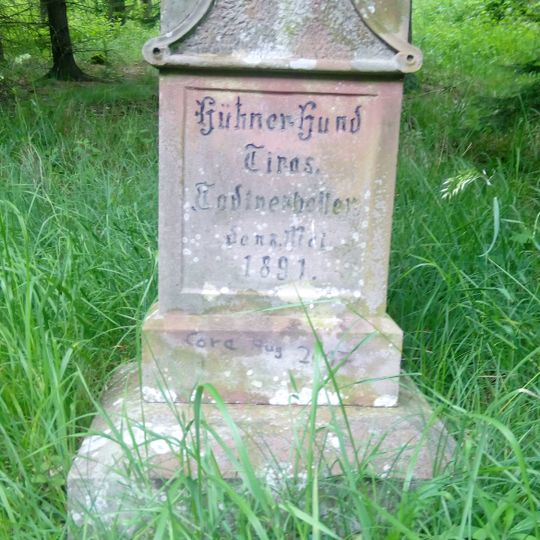 Kleindenkmal Hühnerhund Tiras