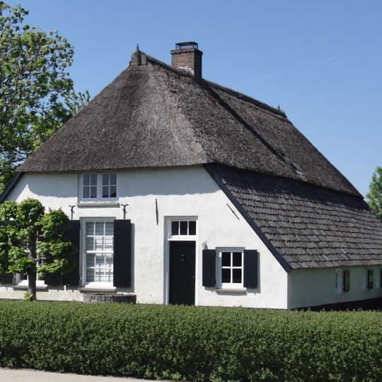 Tielsestraat 2, Valburg